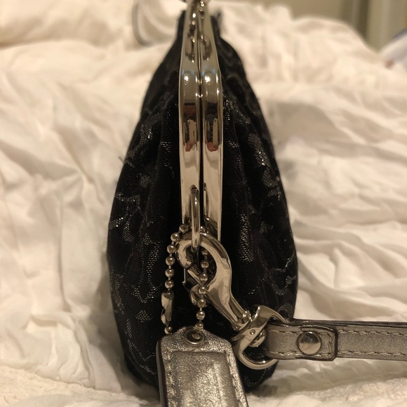 Authentic Coach wristlet - Picture 4 of 5